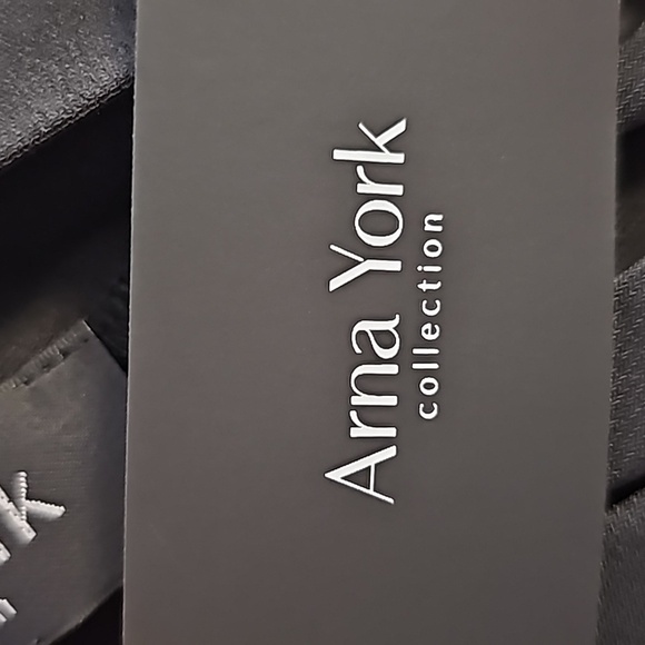 Arna York open lightweight sweater. Bassic black size 18/20 and NEW with… - Picture 6 of 11